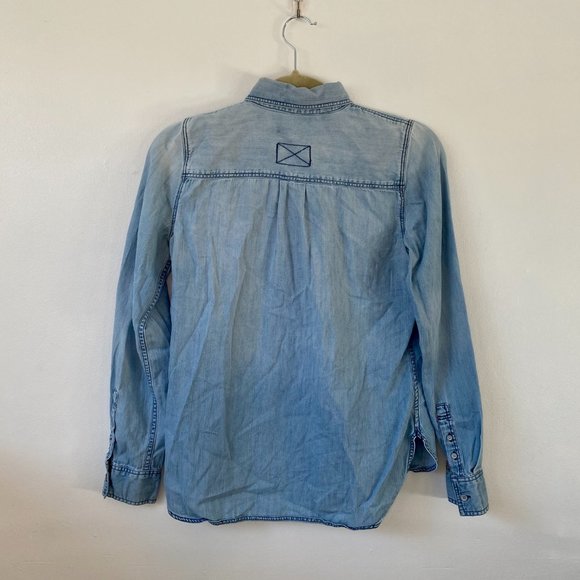 Stylish Denim Button-up Shirt - Picture 4 of 4